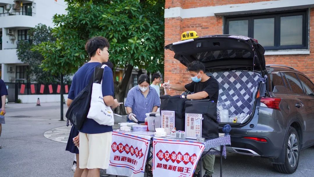 "夜幕降臨，美食與娛樂齊聚一堂：廣州日落夜市活動策劃